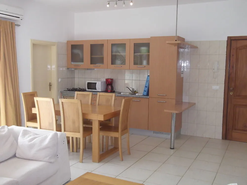 Vila Cabral Sal Rei 3*,
